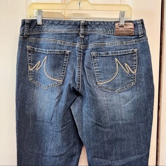 Maurices curvy bootcut jeans 11 12 long tall length of 32.5 as shown - Picture 2 of 9